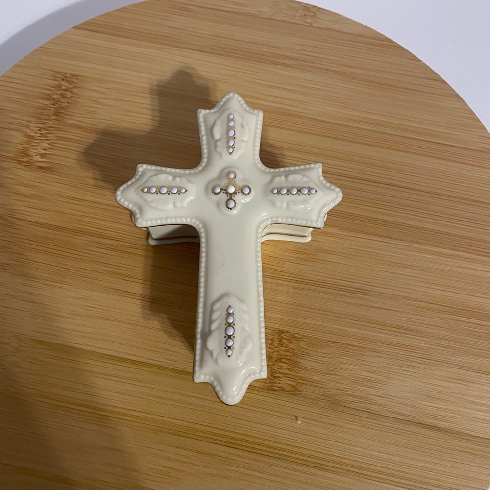 Lenox | Ivory Cross porcelain box